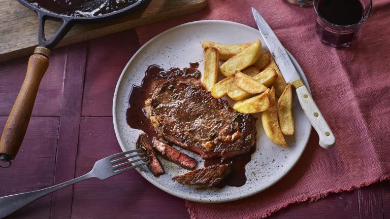 perfect_steak_and_chips_14714_16x9