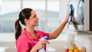 mly_woman_kitchen_desktop_656x371